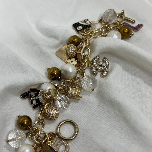 Charm Bracelet with Stylish and Designer Charms Plus Fresh Water Pearls, Amazing - Picture 4 of 11